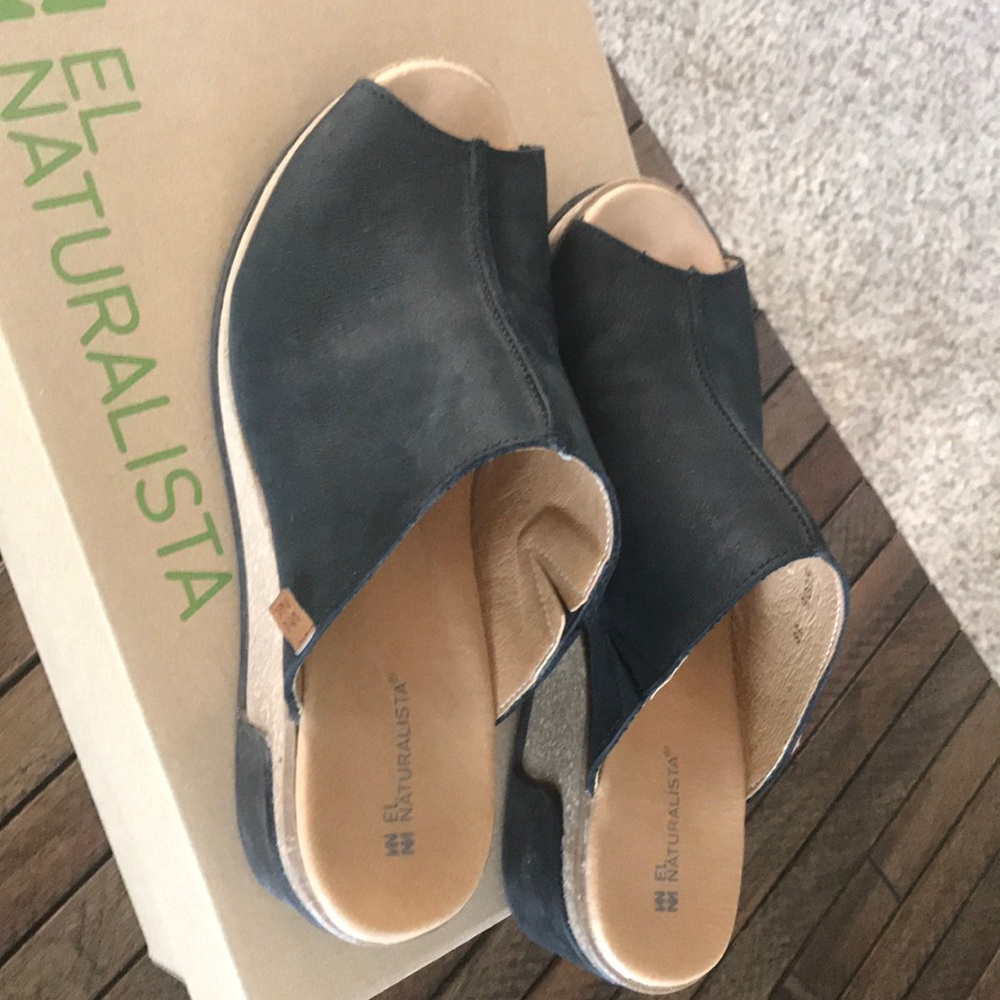 El Naturalista black slide sandal 38